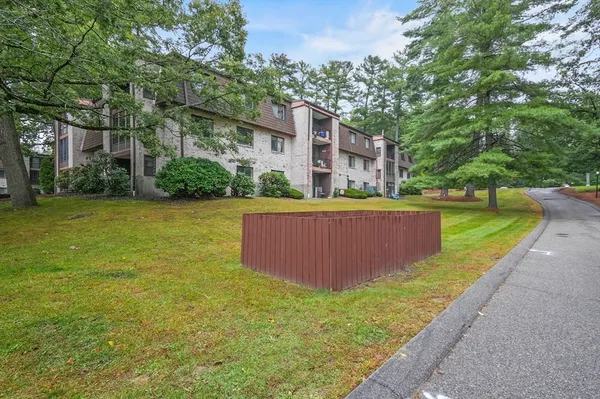 $320,000 | 5 Greenbriar Drive, Unit 107, North Reading, MA 01864