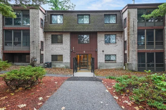 $335,999 | 5 Greenbriar Drive, Unit 107, North Reading, MA 01864