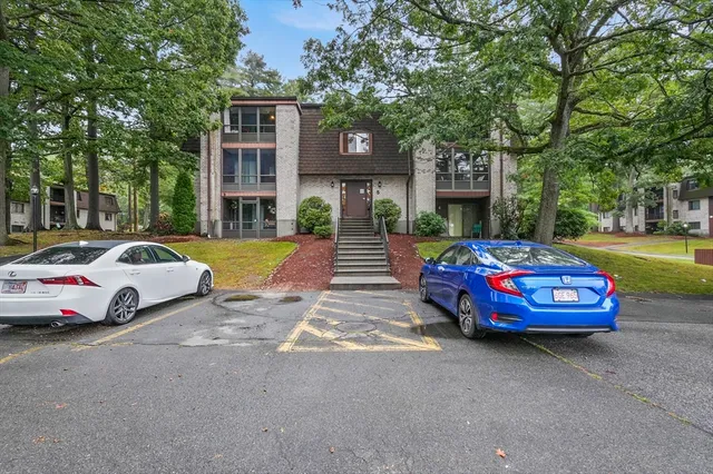 $335,999 | 5 Greenbriar Drive, Unit 107, North Reading, MA 01864