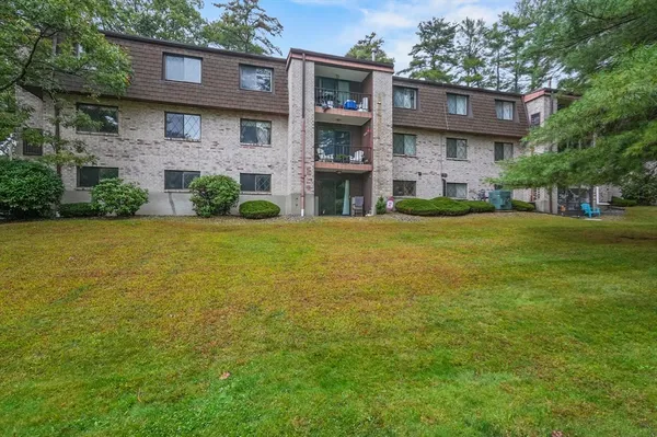 $320,000 | 5 Greenbriar Drive, Unit 107, North Reading, MA 01864