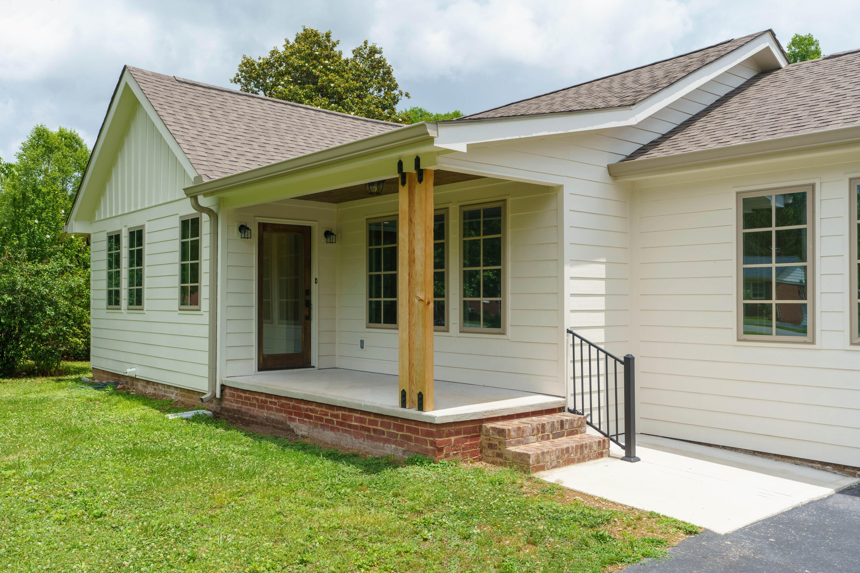 3502 Redding Road Chattanooga, TN 37415 - Photo 3 of 34 04 - 3502 Redding Road - Exterior