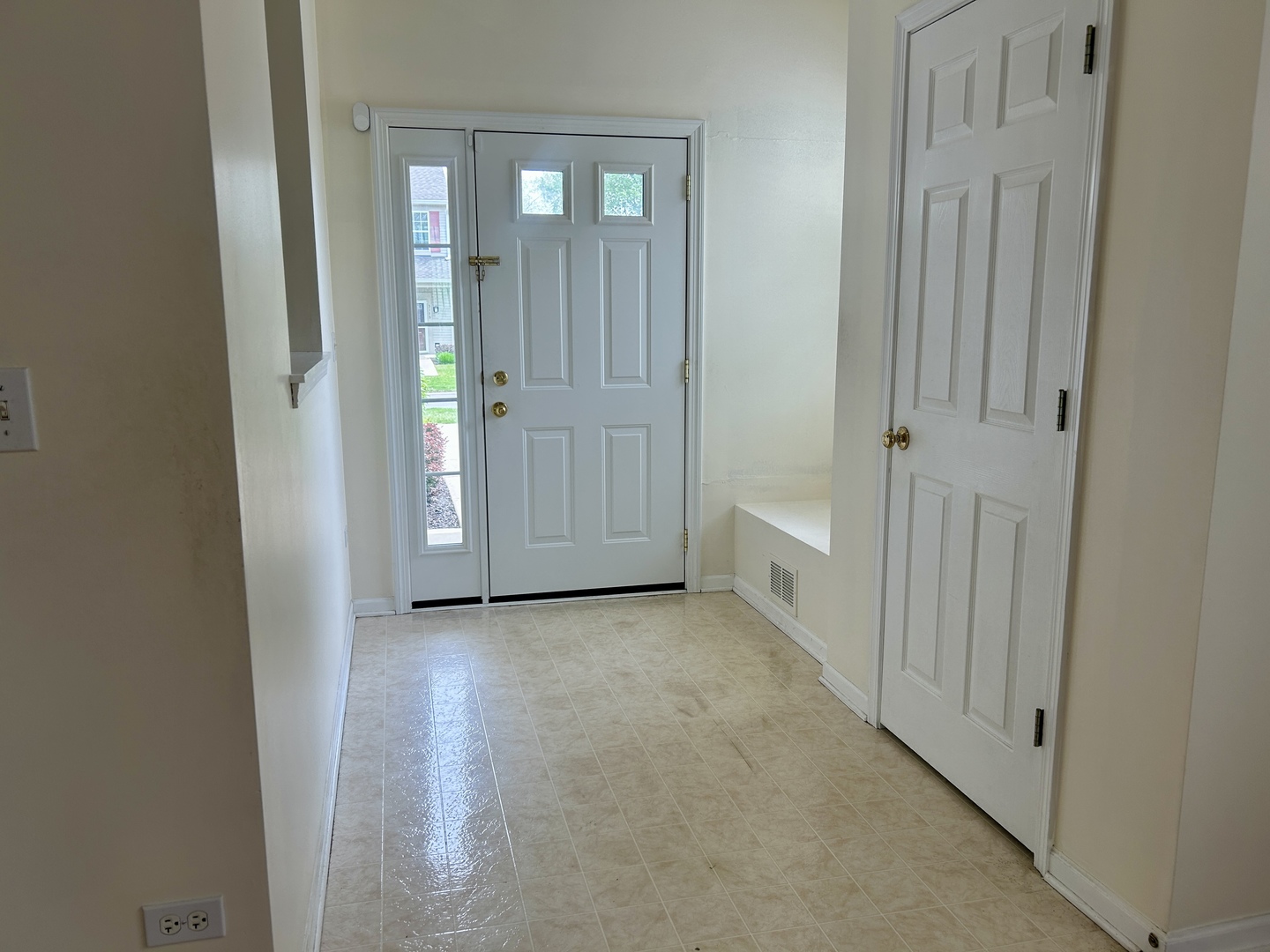 3165 Falling Waters Lane, Unit 3165 Lindenhurst, IL 60046 - Photo 4 of 17