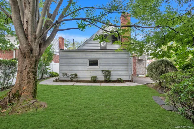 $899,888 | 67 Maple Drive West, New Hyde Park, NY 11040