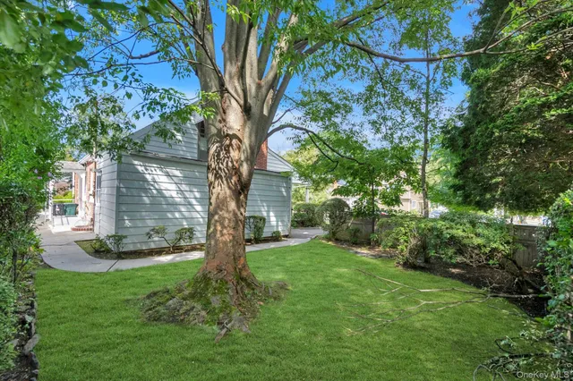 $899,888 | 67 Maple Drive West, New Hyde Park, NY 11040