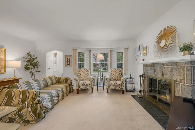 $899,888 | 67 Maple Drive West, New Hyde Park, NY 11040