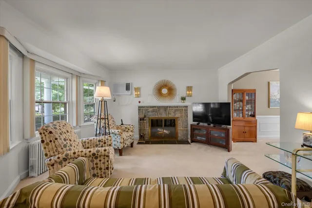 $899,888 | 67 Maple Drive West, New Hyde Park, NY 11040