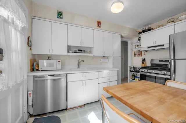 $899,888 | 67 Maple Drive West, New Hyde Park, NY 11040