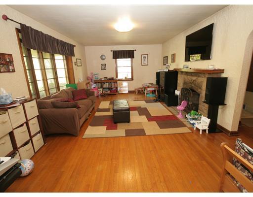 581 Rte 908 Natrona Heights, PA 15065 - Photo 3 of 17 Living Room.