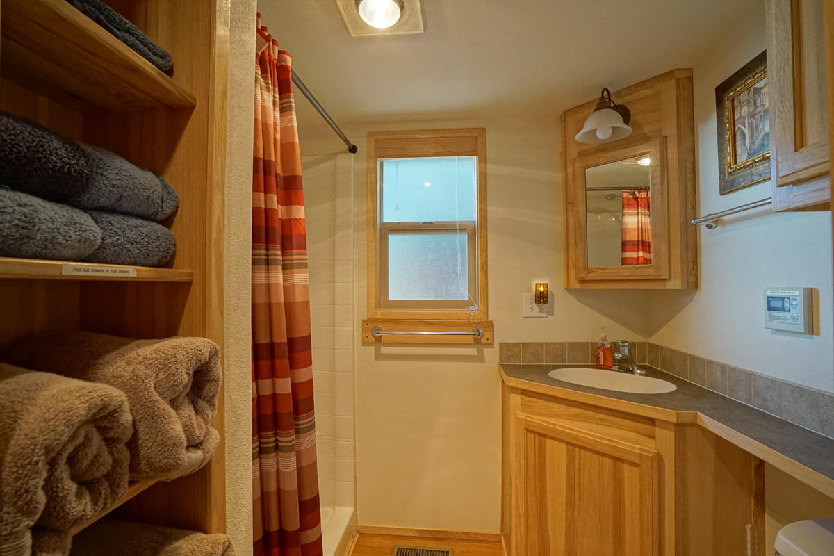 7979 Hyatt Prairie Road, Unit 39 Ashland, OR 97520 - Photo 13 of 24 Cabin_39_13