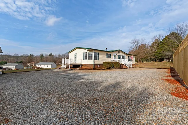 a view of a house with backyard and trees
