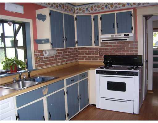 731 State Rte 1018 Dayton, PA 16222 - Photo 3 of 10 Kitchen.