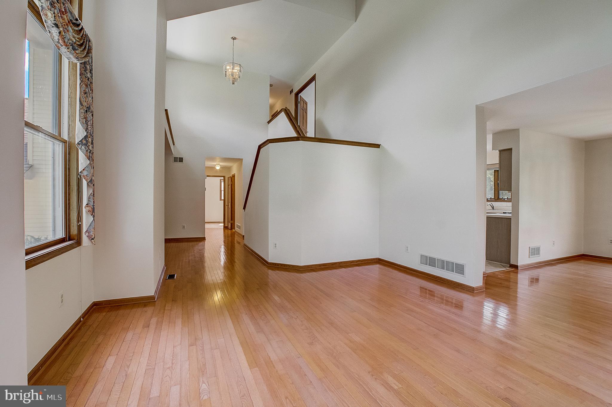 19 Haverford Road Princeton Junction, NJ 08550 - Photo 4 of 35 Gallery Image 4