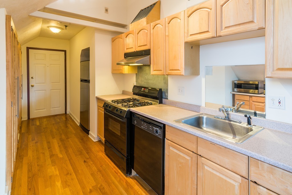 441 Washington Avenue, Unit 301 Chelsea, MA 02150 - Photo 7 of 11