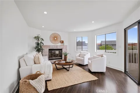 $1,399,000 | 217 South Helberta Avenue, Unit 3, Redondo Beach, CA 90277