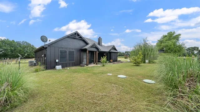 a view of a house with backyard porch and garden