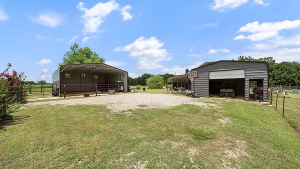 $699,900 | 17821 County Road 4069, Kemp, TX 75143