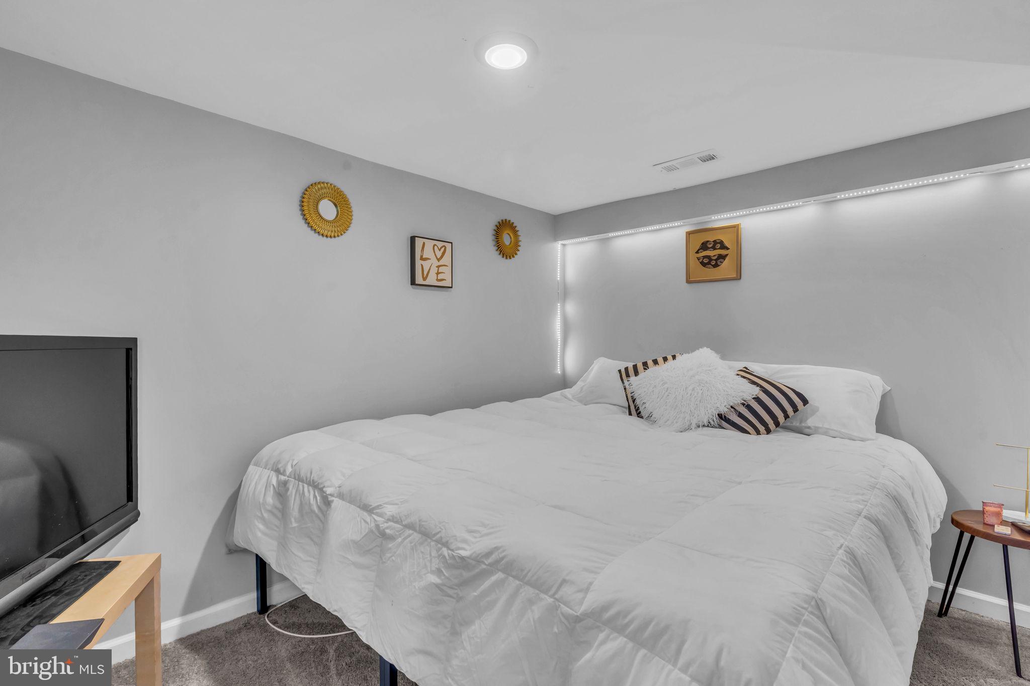 4908 1/2 Harford Road Baltimore, MD 21214 - Photo 16 of 20