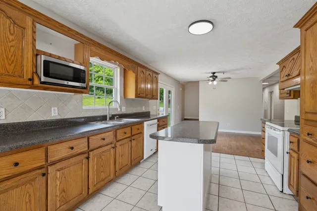 $460,900 | 121 Lock 7 Lane, Carthage, TN 37030