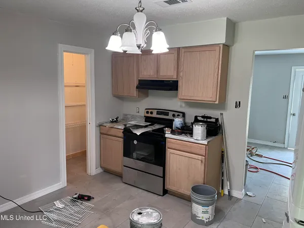$1,100 | 102 Carson Drive, Gulfport, MS 39503