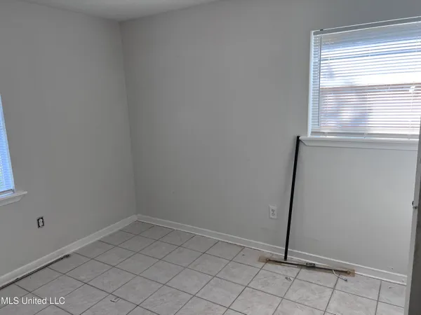 $1,100 | 102 Carson Drive, Gulfport, MS 39503