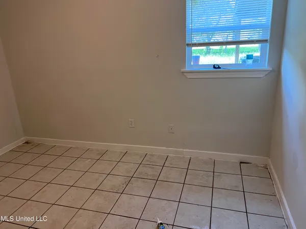 $1,100 | 102 Carson Drive, Gulfport, MS 39503