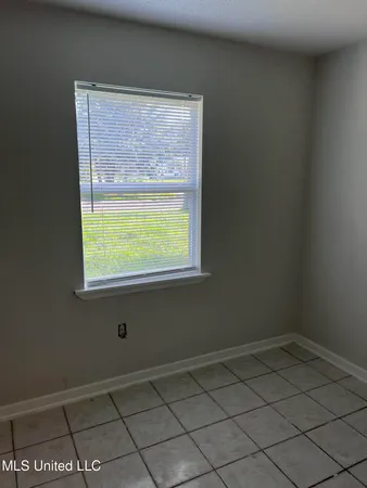 $1,100 | 102 Carson Drive, Gulfport, MS 39503