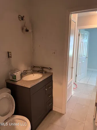 $1,100 | 102 Carson Drive, Gulfport, MS 39503