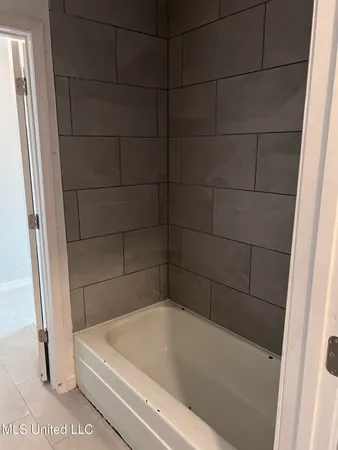 $1,100 | 102 Carson Drive, Gulfport, MS 39503