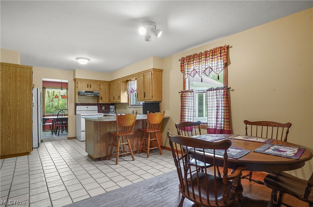 6885 Red Brush Road Ravenna, OH 44266 - Photo 19 of 35 Eat-in kitchen nook