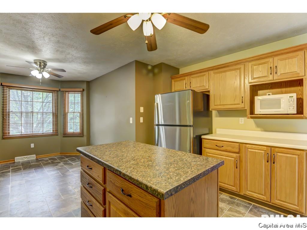 5960 North Lake Road Springfield, IL 62711 - Photo 13 of 36