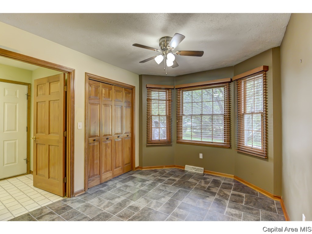 5960 North Lake Road Springfield, IL 62711 - Photo 14 of 36