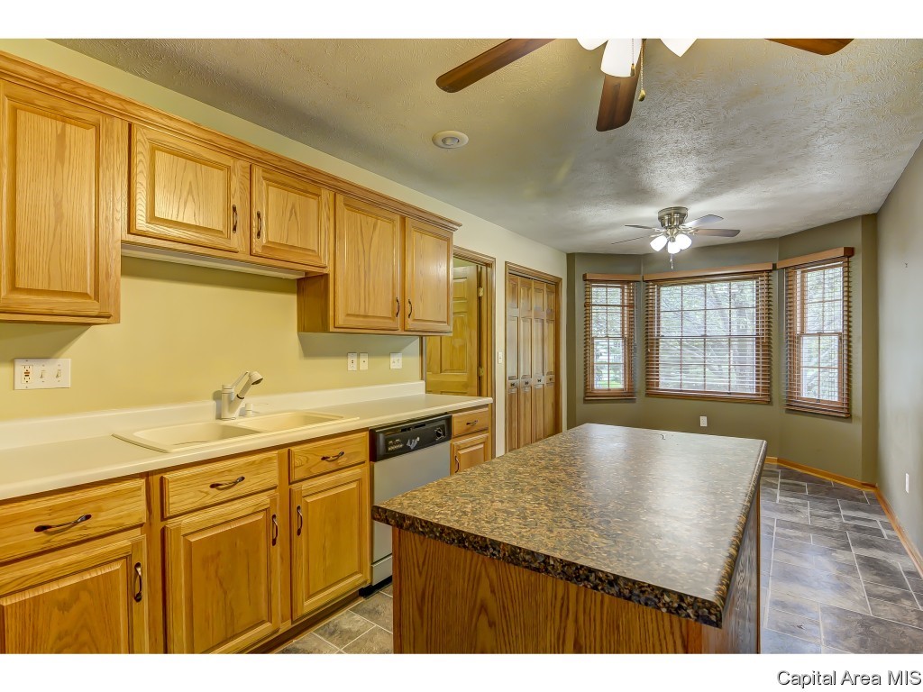 5960 North Lake Road Springfield, IL 62711 - Photo 15 of 36