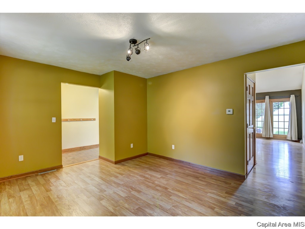 5960 North Lake Road Springfield, IL 62711 - Photo 17 of 36