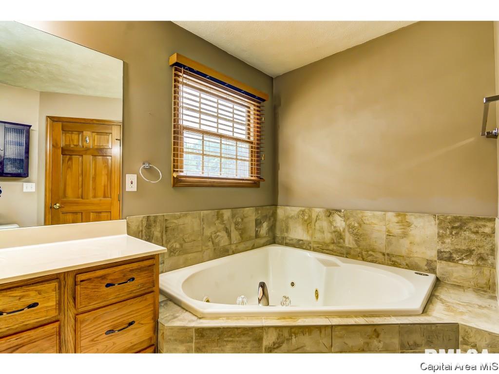 5960 North Lake Road Springfield, IL 62711 - Photo 18 of 36