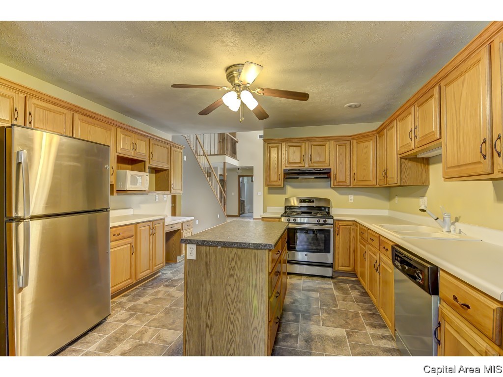 5960 North Lake Road Springfield, IL 62711 - Photo 4 of 36