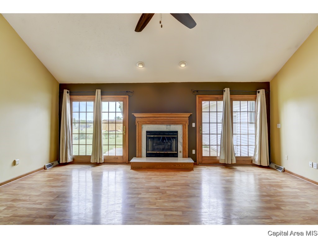 5960 North Lake Road Springfield, IL 62711 - Photo 7 of 36