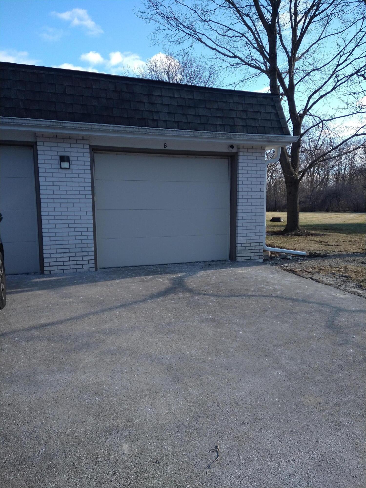 20245 Independence Drive, Unit B Brookfield, WI 53045 - Photo 17 of 23 garage end unit indpendence