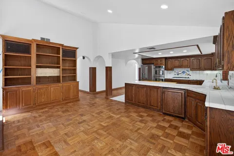$4,595 | 7652 Quimby Avenue, Canoga Park, CA 91304