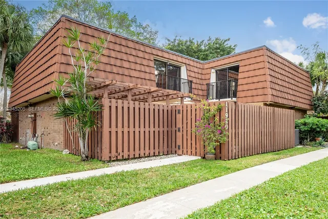 $435,000 | 11920 Southwest 9th Manor, Davie, FL 33325