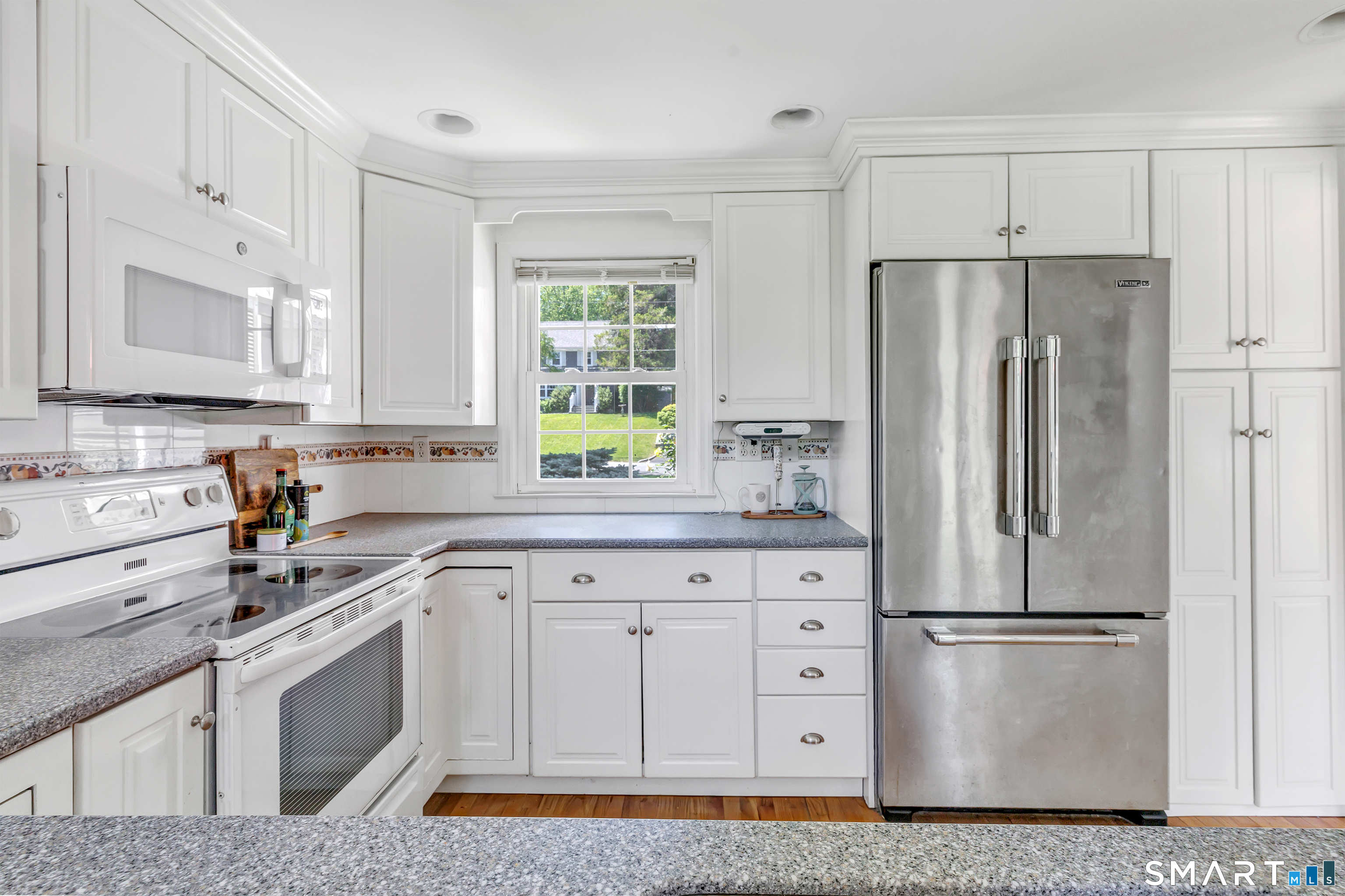 42 Bayberry Road Fairfield, CT 06825 - Photo 13 of 39