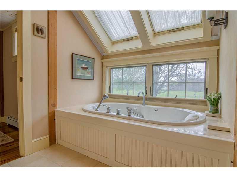 152 Flying Point Road Freeport, ME 04032 - Photo 27 of 35 Master Bath/Spa.