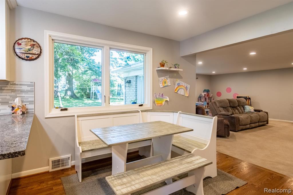 2180 Avoncrest Drive Rochester Hills, MI 48309 - Photo 15 of 46