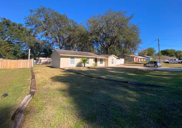 $269,900 | 11585 Southeast 129th Lane, Ocklawaha, FL 32179
