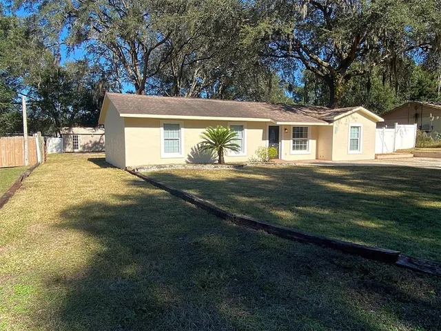 $269,900 | 11585 Southeast 129th Lane, Ocklawaha, FL 32179