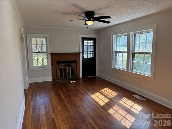 $1,200 | 194 Lawing Street, Lincolnton, NC 28092