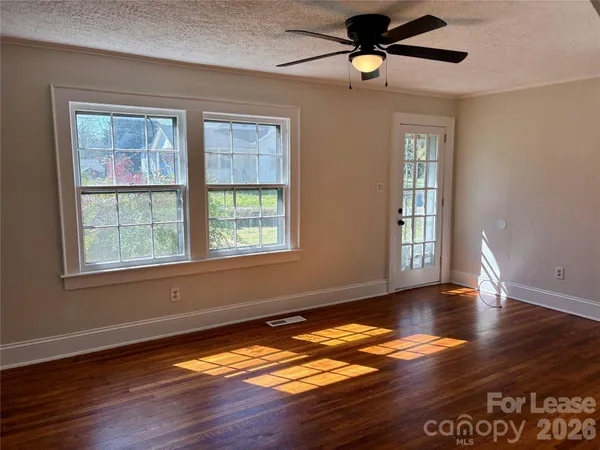 $1,200 | 194 Lawing Street, Lincolnton, NC 28092