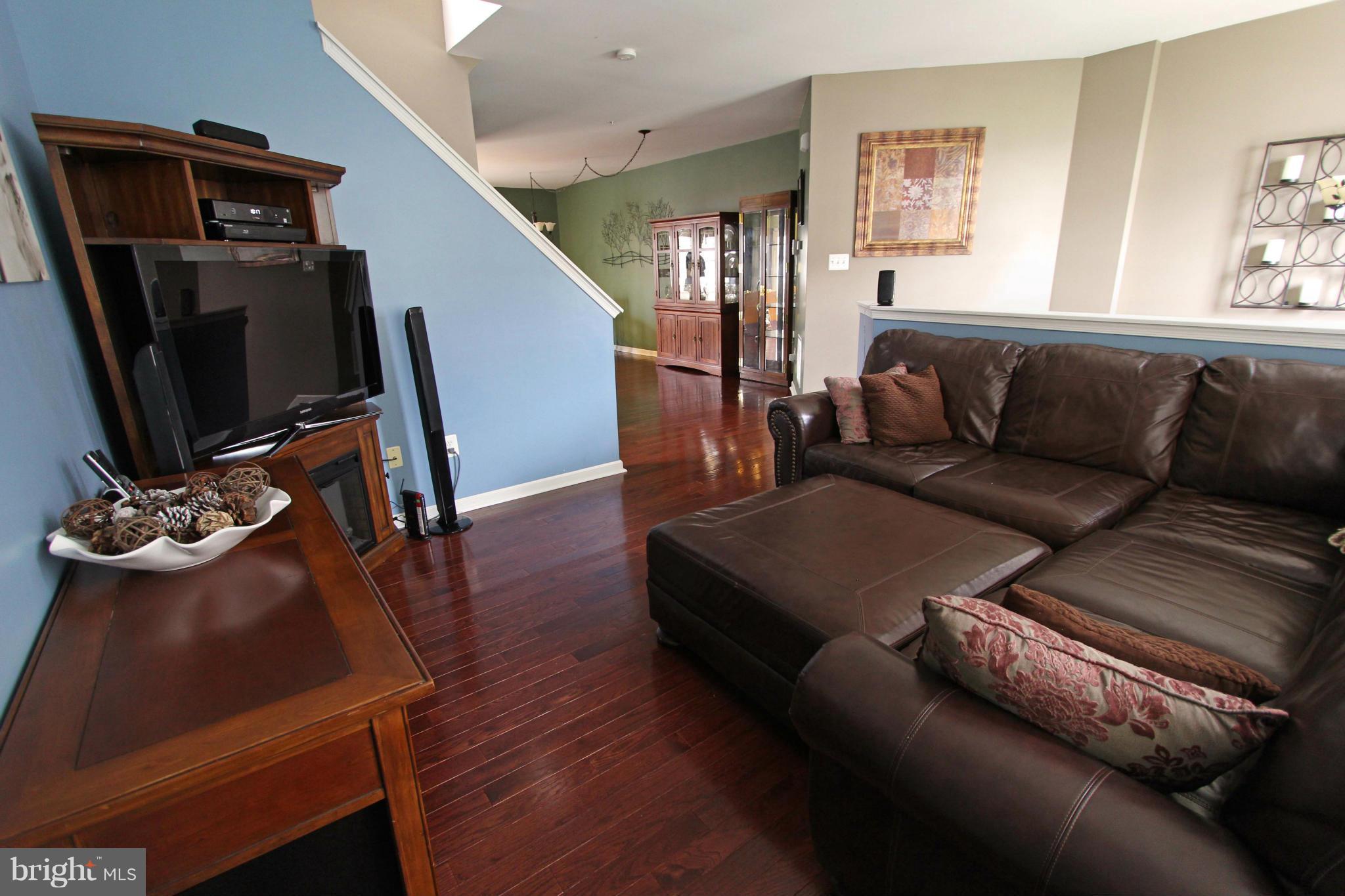 832 Lowe Road Baltimore, MD 21220 - Photo 8 of 19 Living Room