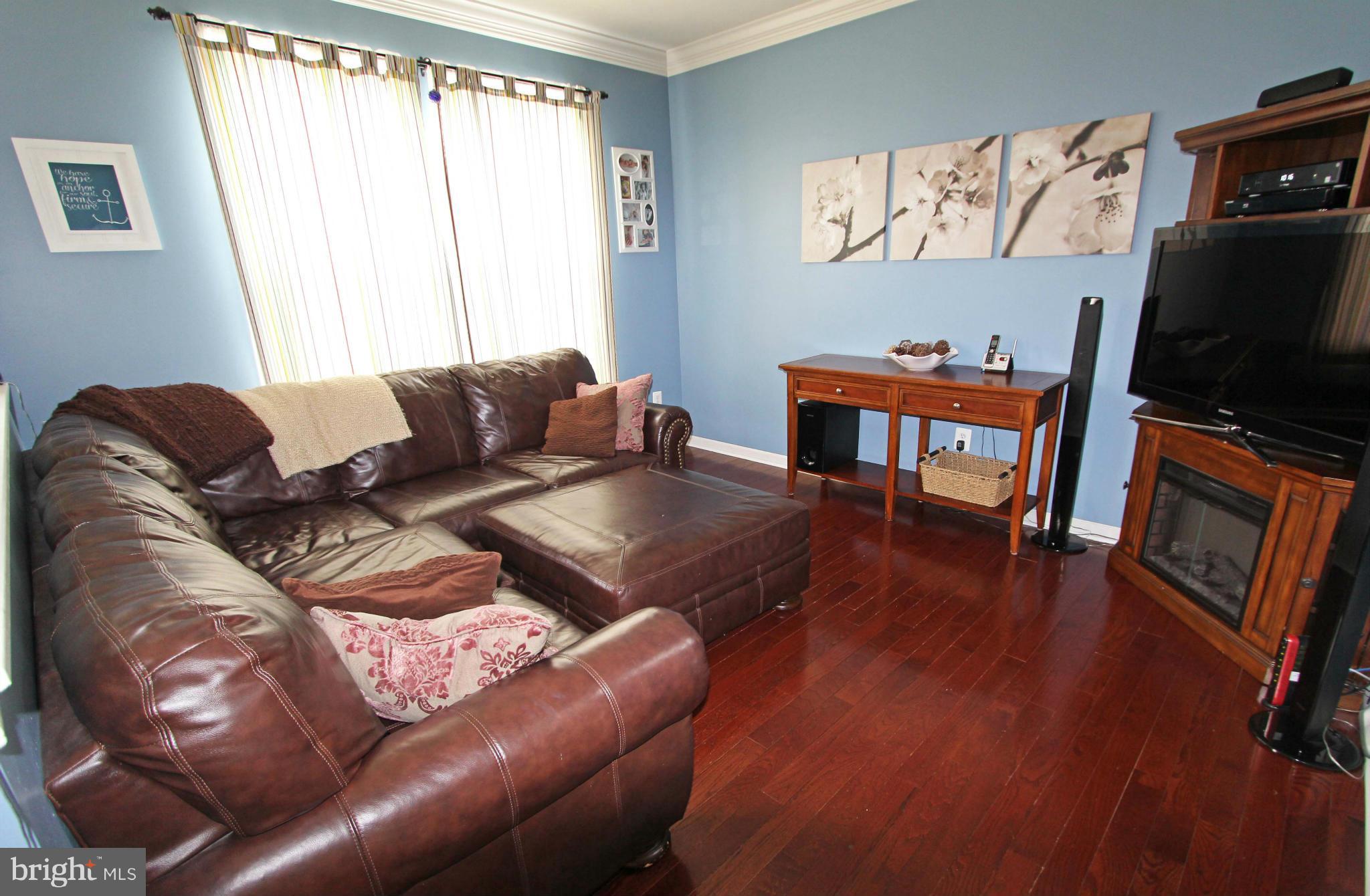 832 Lowe Road Baltimore, MD 21220 - Photo 9 of 19 Living Room