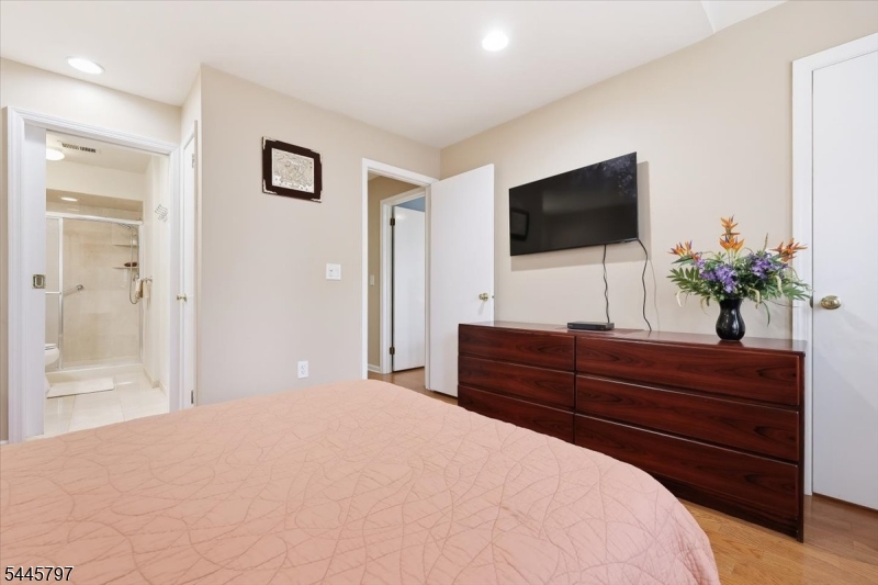 246 Long Meadow Road Bedminster, NJ 07921 - Photo 19 of 36