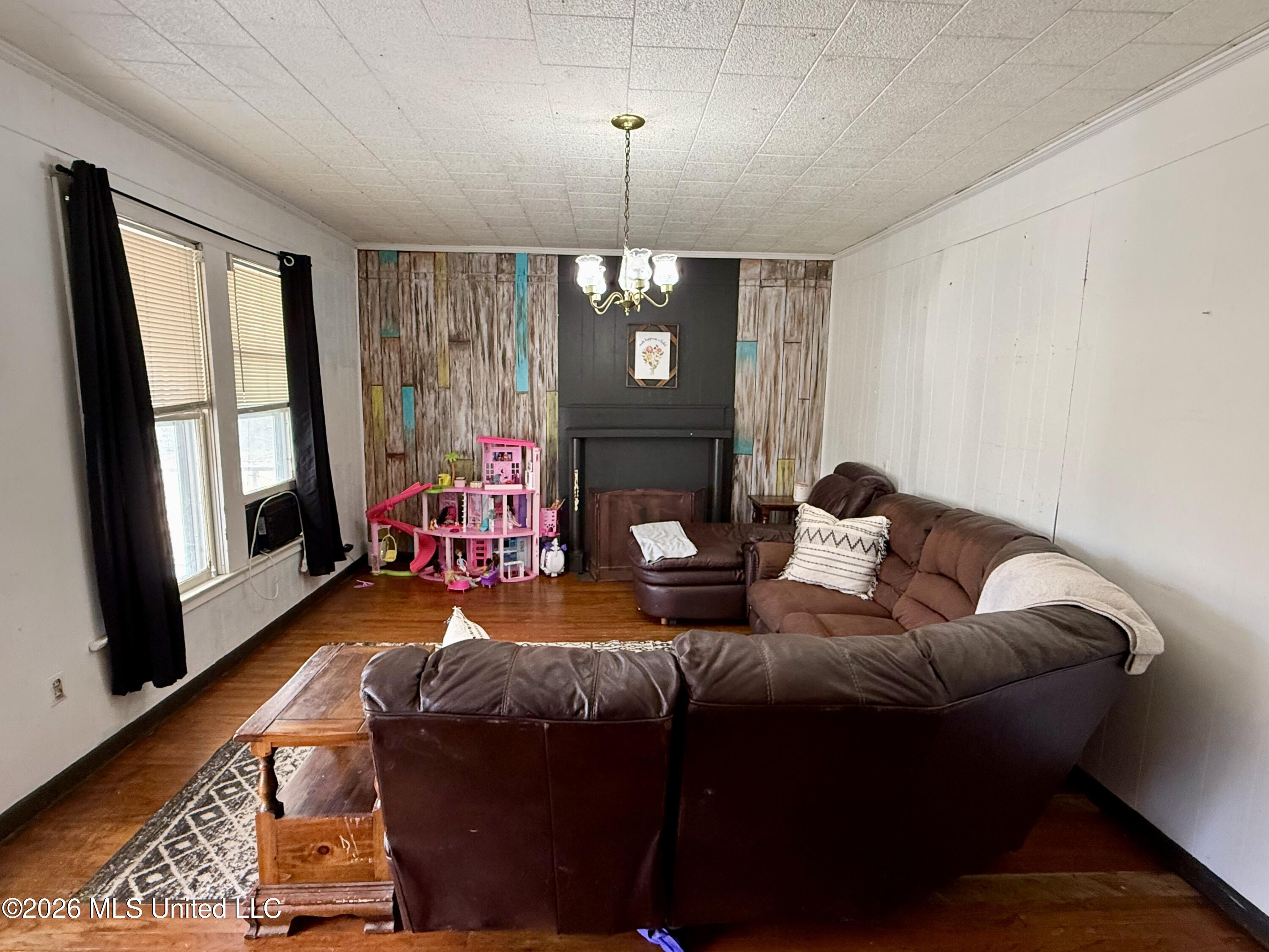 9724 Old Hillsboro Road Forest, MS 39074 - Photo 2 of 18 Living Room